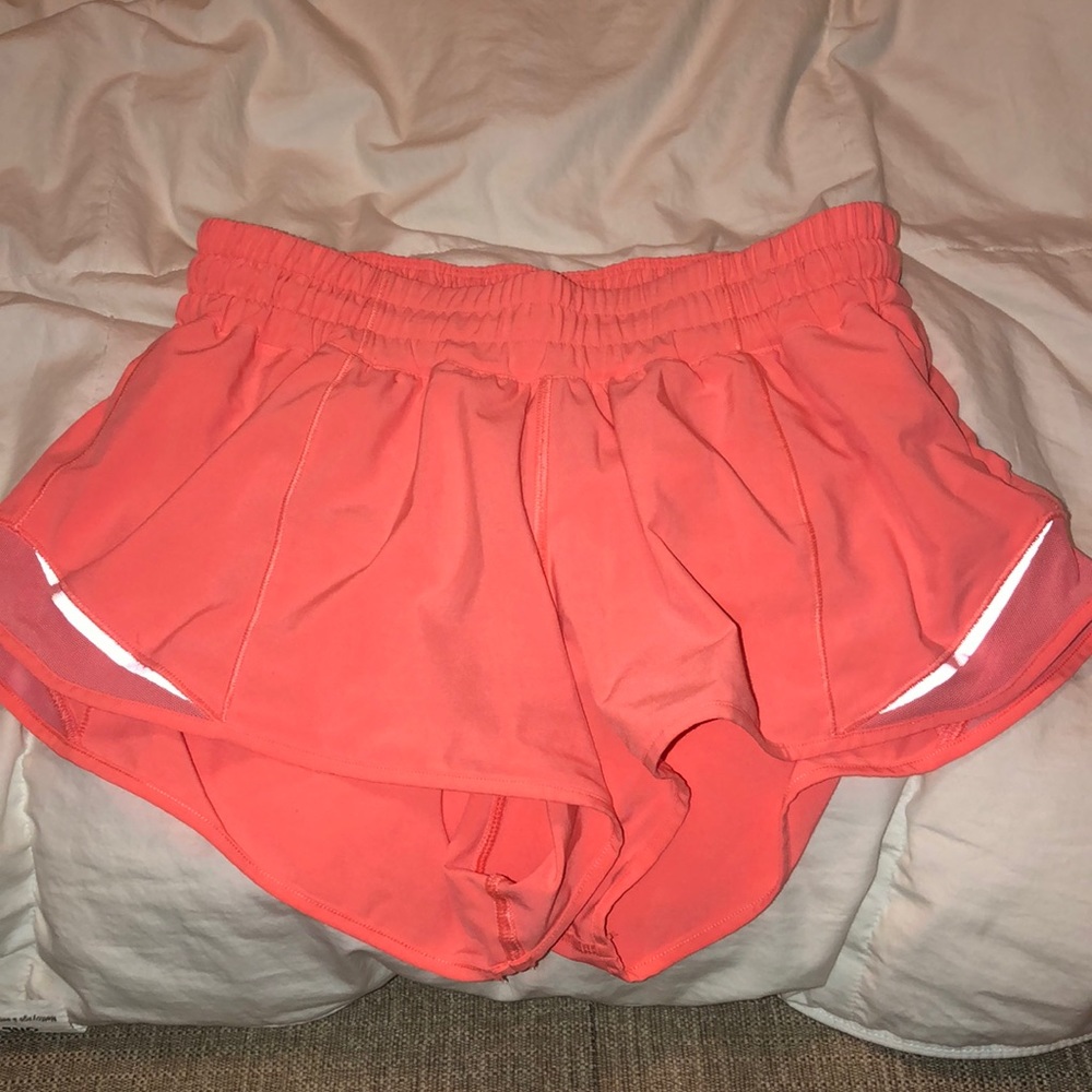 Lulu lemon Hotty Hot short 2.5”